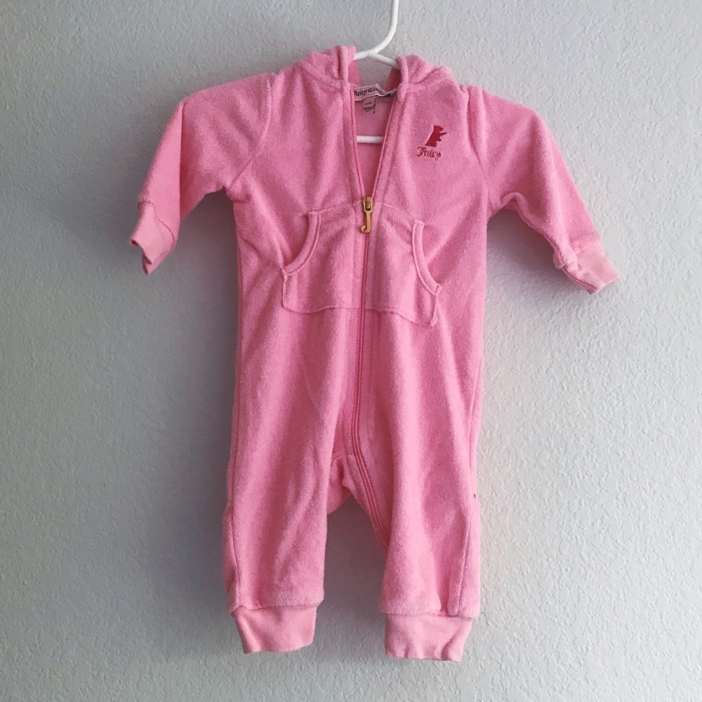 🌟2/$15 Juicy Couture Hooded Terrycloth Onesie